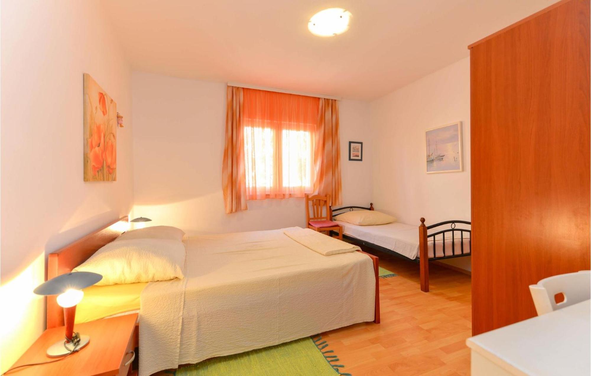1 Bedroom Nice Apartment In Zara Esterno foto