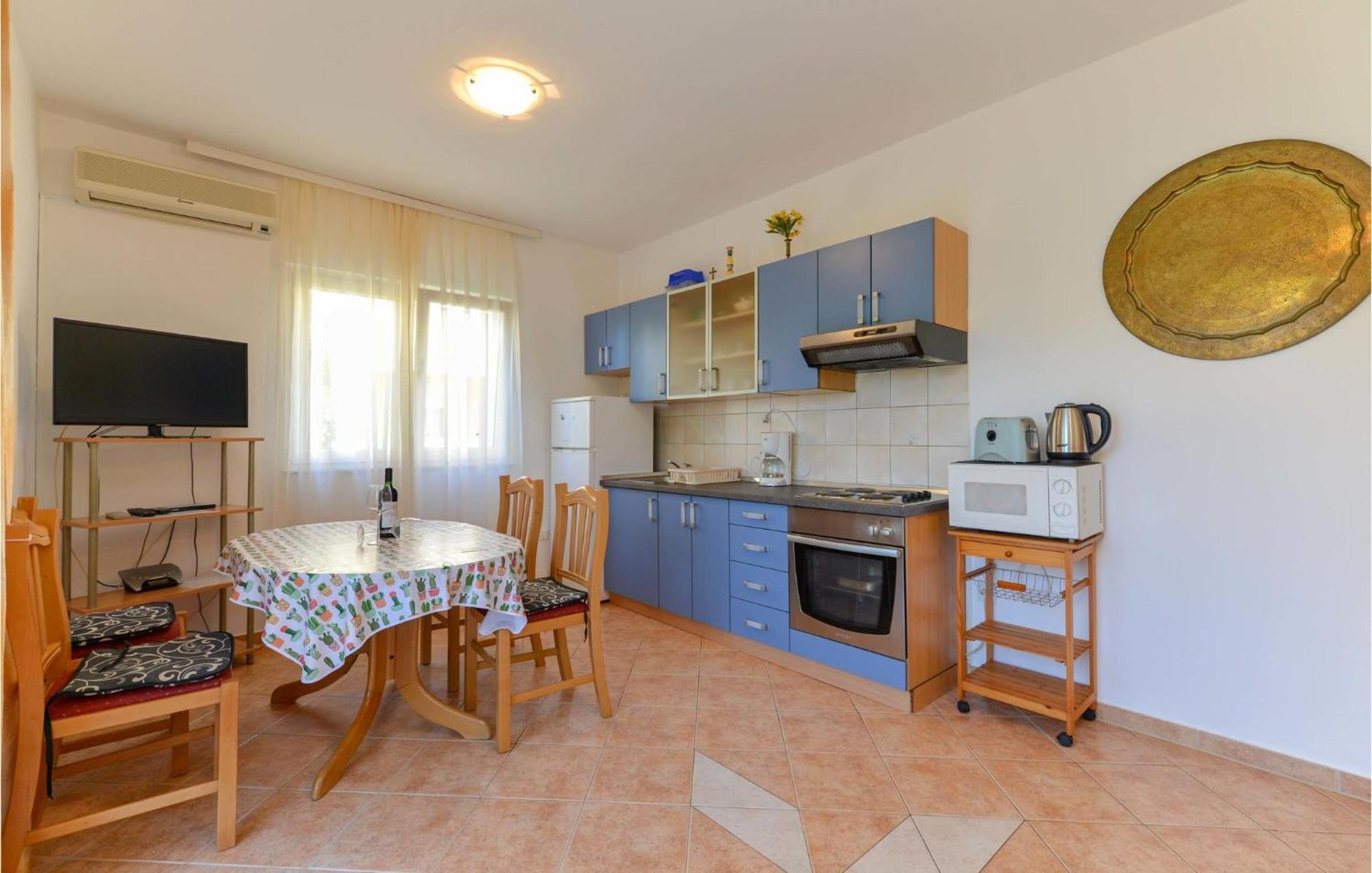 1 Bedroom Nice Apartment In Zara Esterno foto